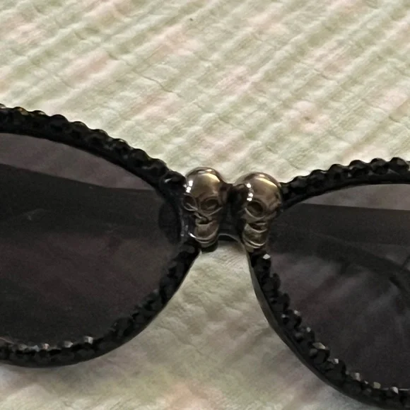 Source Unknown Black Skull Sunglasses - Picture 8 of 8
